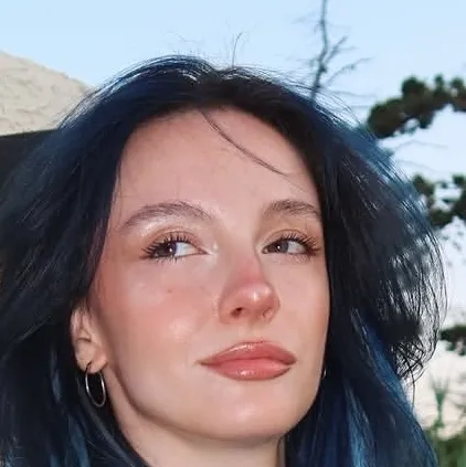 Zeynep Sude Oktay: Engage in ai conversation with this charming AI character, featuring soulgen and ifreechat capabilities for free chat now.	