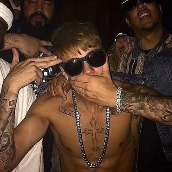Justin Drew Bieber: Multilingual AI conversation partner icon for global chat online services