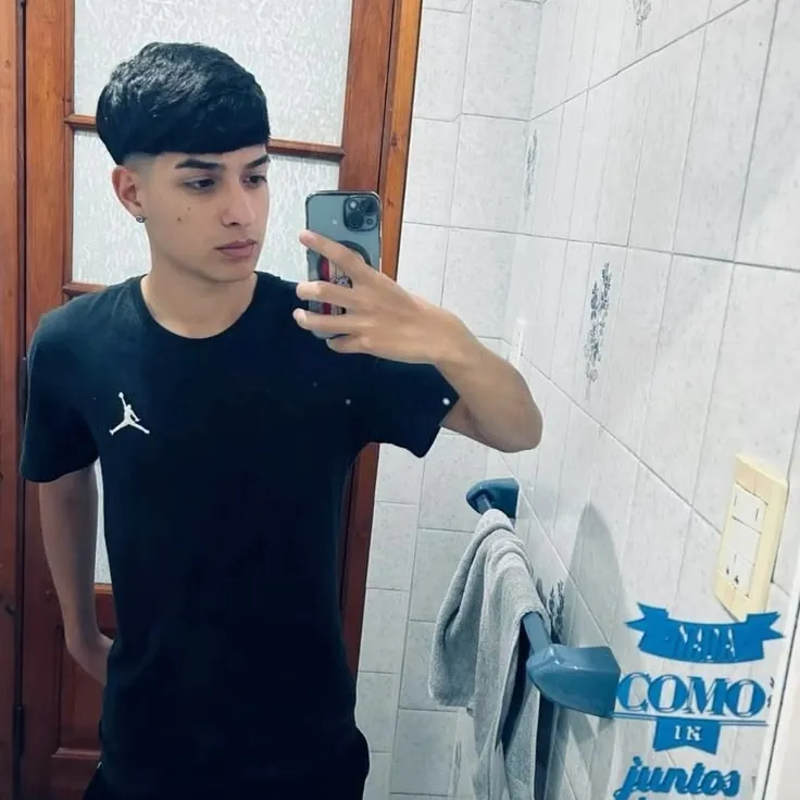 Matheus: Seni karakter roleplay AI bertema fantasi untuk penceritaan yang imersif