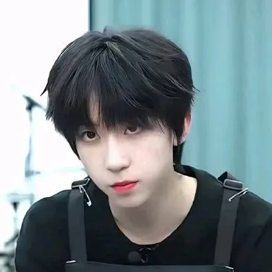 몰입형 롤플레이 경험을 위한 생생한 특성을 지닌 양 보웬의 아바타