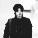 개성을 드러내는 표정과 눈빛을 가진 친근한 AI 챗봇 도우미 박성훈의 초상화