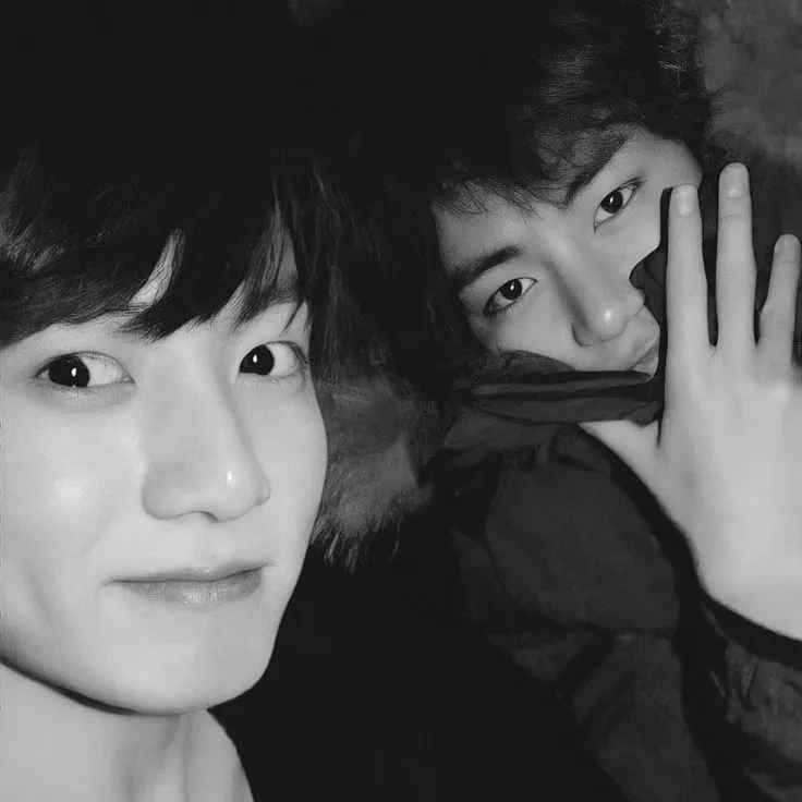 Taehyung e Jungkook: Chat with our AI box, ready for chatbot online free and ask ai anything you want.