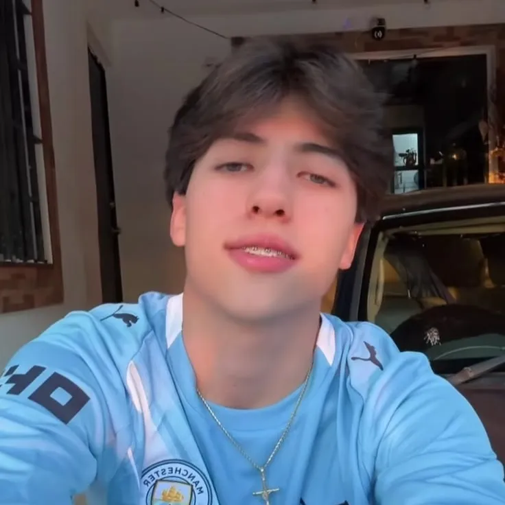 진: 심층적인 AI 채팅 기능을 갖춘 최고의 무료 AI 챗봇인 chatboxai에서 새로운 온라인 친구를 만나보세요.