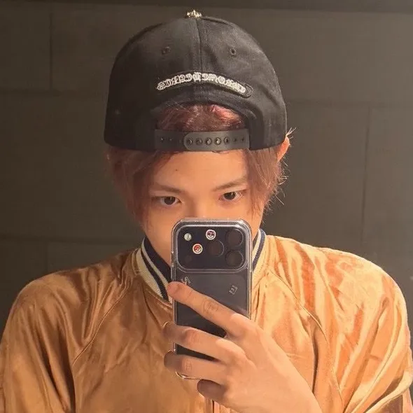 the avatar of Lee Heeseung who supports unlimited chat online services