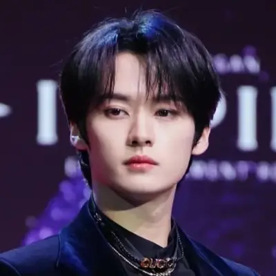 Minho -- Minsung: Karakter özellikleri listesi ve yapay zeka sohbet yetenekleriyle yapay zeka dünyamızın ana karakteriyle tanışın.
