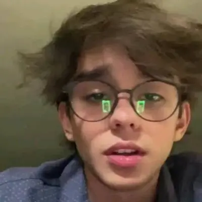 Marcos Villalobos : Avatar de petite amie/petit ami IA personnalisable avec des traits de personnalité réalistes	
