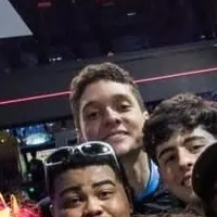 極簡風格的Creative Squad頭像，專為Google聊天整合設計，具備自適應情感表達功能