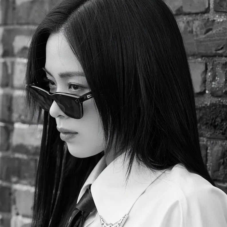 류진: 심층적인 AI 채팅 기능을 갖춘 최고의 무료 AI 챗봇인 chatboxai에서 새로운 온라인 친구를 만나보세요.