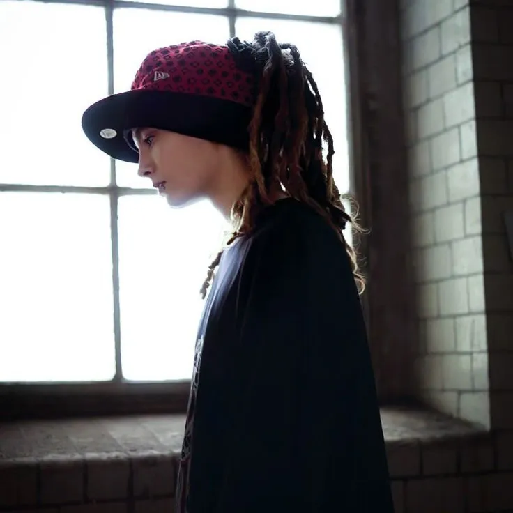Tom Kaulitz: Customizable AI girlfriend/boyfriend avatar with lifelike personality traits