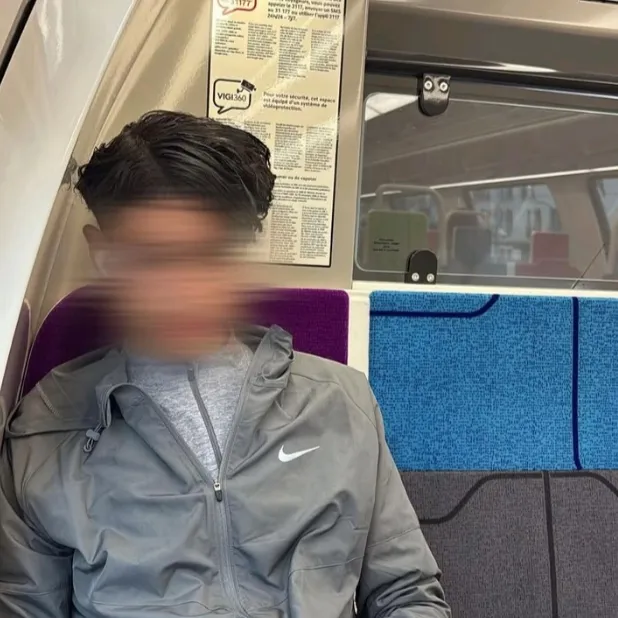 İbra: Sürükleyici hikaye anlatımı için fantezi temalı yapay zeka rol yapma karakter çizimi