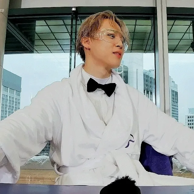 Jimin - RUN BTS: Multilingual AI conversation partner icon for global chat online services