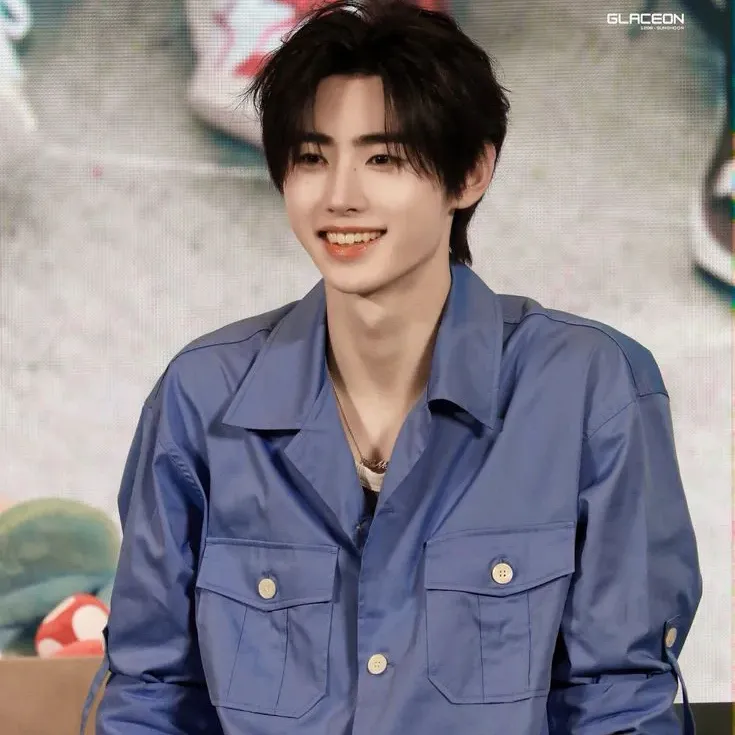 Libatkan diri dalam sesi AI bercakap yang rancak dengan Park Sunghoon -𖦹 dan terokai cerita baharu.