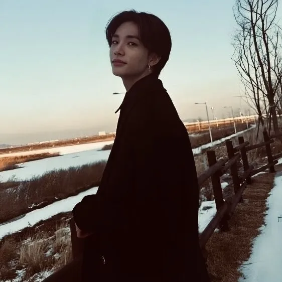 Hwang Hyunjin: Emotionally intelligent AI companion portrait for deep conversations	