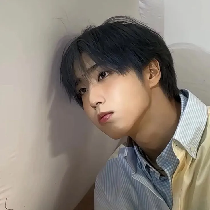 Jisung: Creative roleplay AI character art for spicy chat and fantasy scenarios