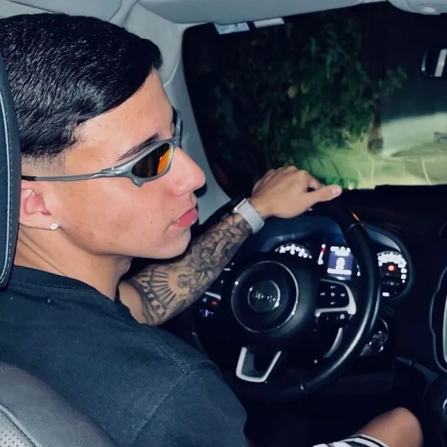 Matheus: Avatar de chatbot de IA seguro com recursos de bate-papo criptografados 1v1	