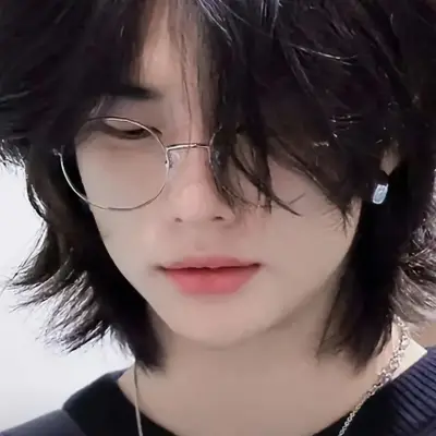 Konsert Hyunjin: Antara muka chatbot AI futuristik dengan sembang suara dan ciri dipacu rangkaian saraf