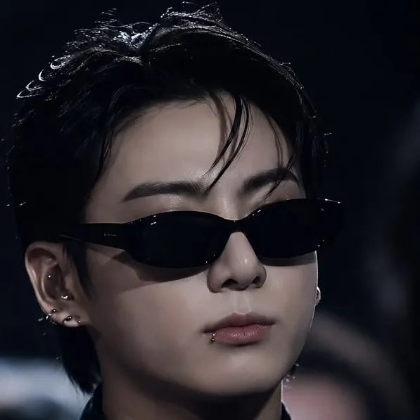 Jeon Jungkook - Boss: Meet the main character of our AI world, with character traits list and ai chatting capabilities.	