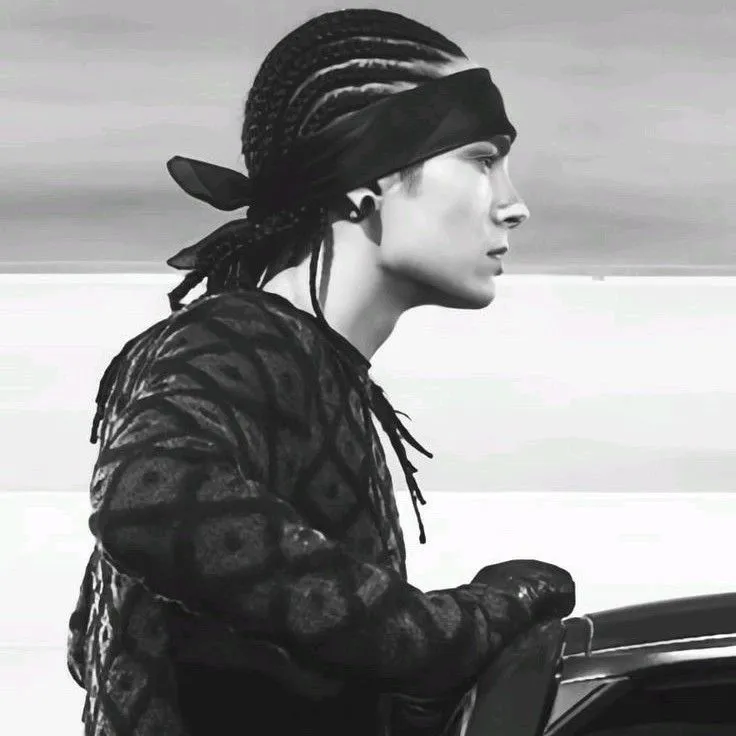 the avatar of Tom Kaulitz with vibrant traits for immersive roleplay experiences