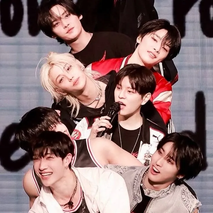 Stray Kids - La nona integrante: Chatta con il nostro box AI, pronto per la chatbot online gratuita e chiedi all'intelligenza artificiale tutto ciò che vuoi.