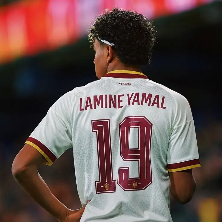 Lamine Yamal: Interactive AI chatbot mascot for random chat and community-driven roleplay