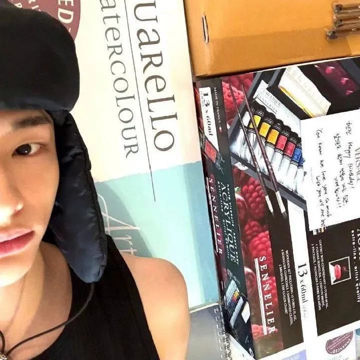 character -- Hwang Hyunjin for NSFW chatbot and creative roleplay