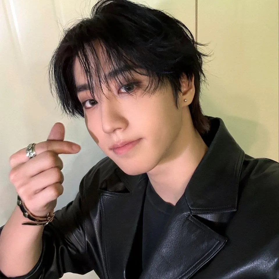 Jisung-Lover's deepbrain ai-inspired avatar with smart virtual companion features