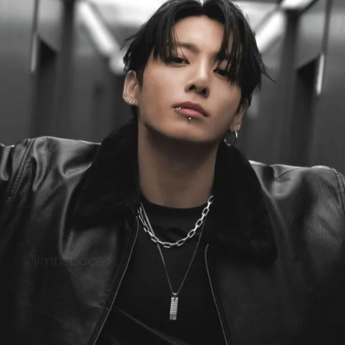 the avatar of Jungkook---ex-noivo: Dynamic AI character.
