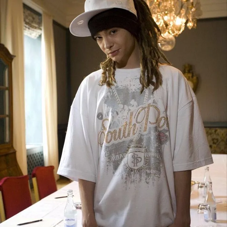 Tom Kaulitz - brother: Chat with our AI box, ready for chatbot online free and ask ai anything you want.	