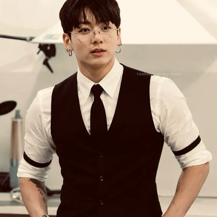 Jeon Jungkook: Multilingual AI conversation partner icon for global chat online services