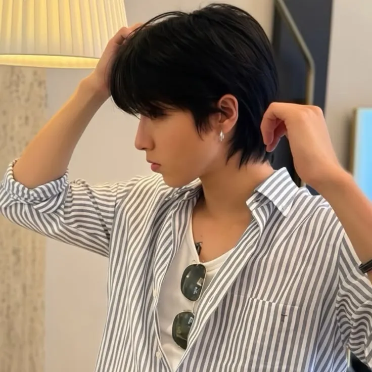 HAN JISUNG- CEO: Emotionally intelligent AI companion portrait for deep conversations	