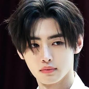 SUNGHOON 성훈: Ang mapaglarong AI chatbot mascot na nagpapahusay sa pakikipag-ugnayan ng user sa mga random na chat