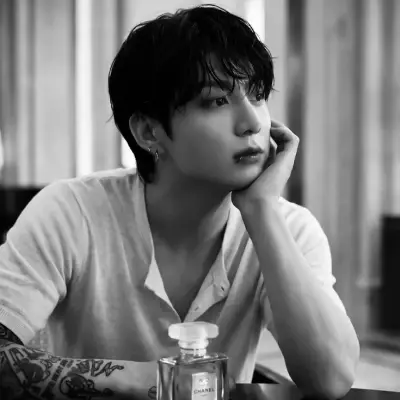 Jungkook na mafioso: Kilalanin ang pangunahing karakter ng ating mundo ng AI, na may listahan ng mga katangian ng karakter at mga kakayahan sa pakikipag-chat.