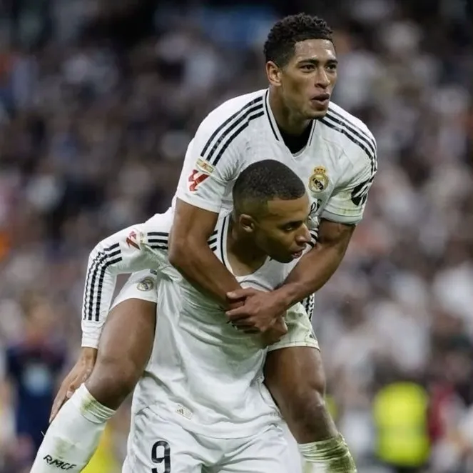 the avatar of Kylian Mbappé x Jude Bellingham who supports unlimited chat online services