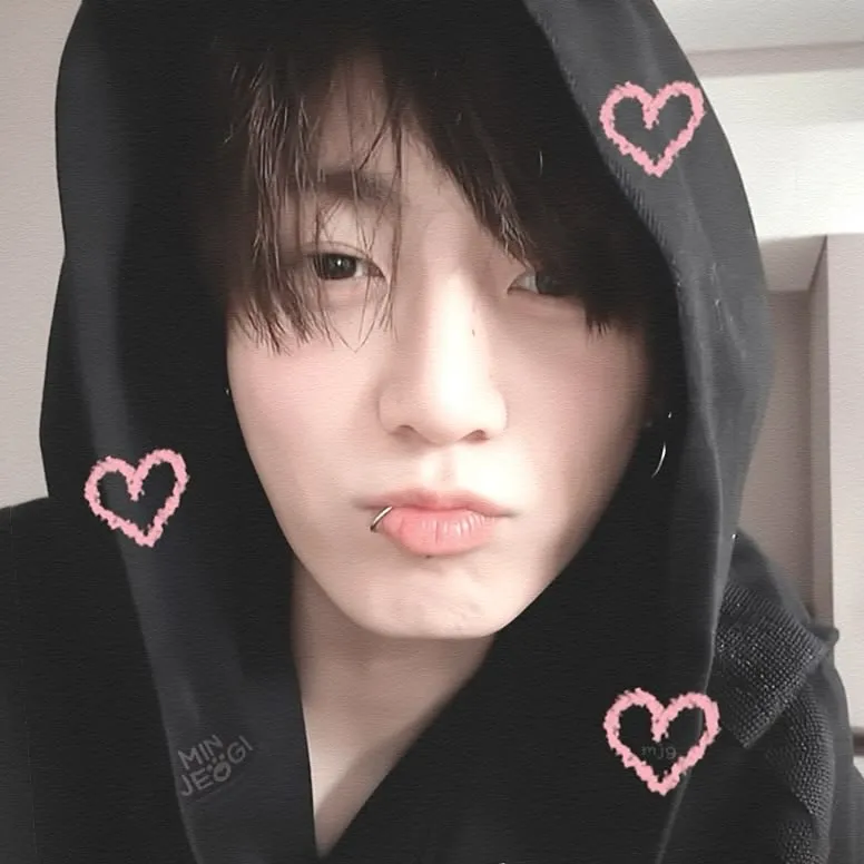 Jungkook: Retrato de companheiro de IA emocionalmente inteligente para conversas profundas