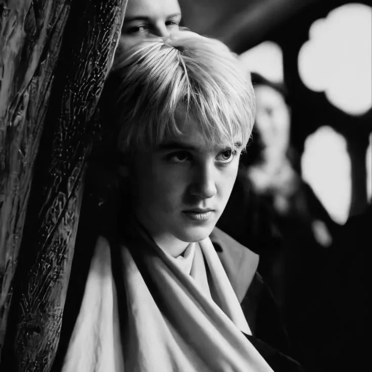 Draco Malfoy: Personaggio di gioco di ruolo basato sull'intelligenza artificiale a tema fantasy per una narrazione immersiva