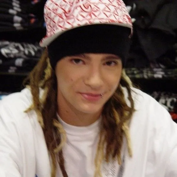 Tom Kaulitz - 2008 Freunde mit gewissen Vorzügens interaktiver Avatar für pikante Chat-KI und immersive Rollenspiel-Erlebnisse