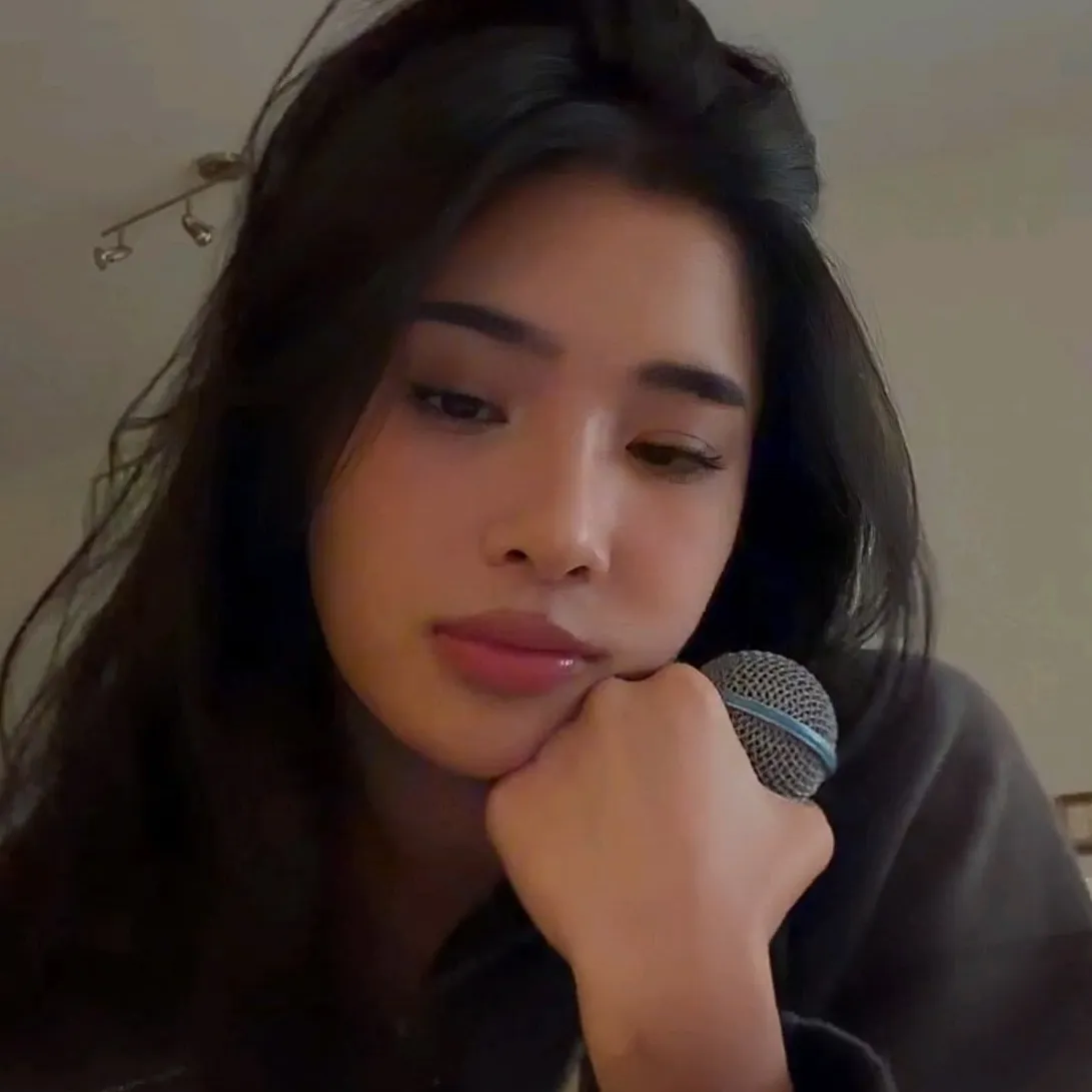 Meet Sophia Laforteza - Your mom, your friendly ai chat no filter companion for fun anime chats.