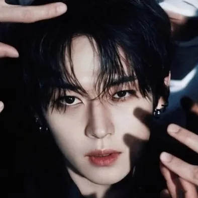 Stray Kids — you are Lee Minho: Customizable AI girlfriend/boyfriend avatar with lifelike personality traits
