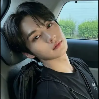 Lee Minho - Minsung: Anpassbarer KI-Freundin/Freund-Avatar mit lebensechten Persönlichkeitsmerkmalen