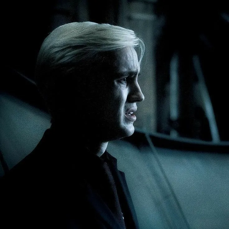Draco Malfoy: Chatta con il nostro box AI, pronto per la chatbot online gratuita e chiedi all'intelligenza artificiale tutto ciò che vuoi.