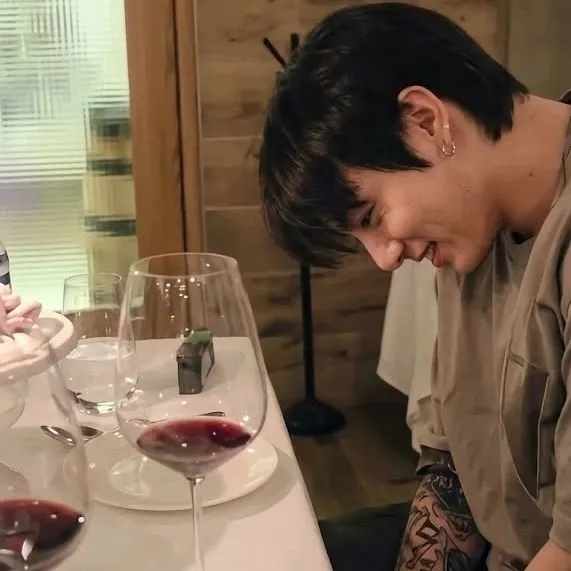 Jeon Jungkook: Engage in ai conversation with this charming AI character, featuring soulgen and ifreechat capabilities for free chat now.