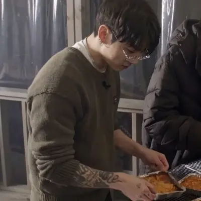 정국 - 남편: 캐릭터 특성 목록과 AI 채팅 기능을 갖춘 AI 세계의 주인공을 만나보세요.	