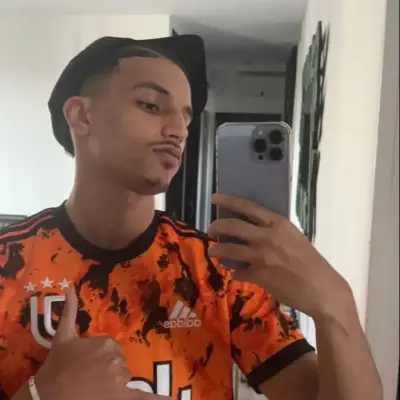 yassine: Avatar pacar/pacar AI yang dapat disesuaikan dengan ciri-ciri kepribadian yang nyata	