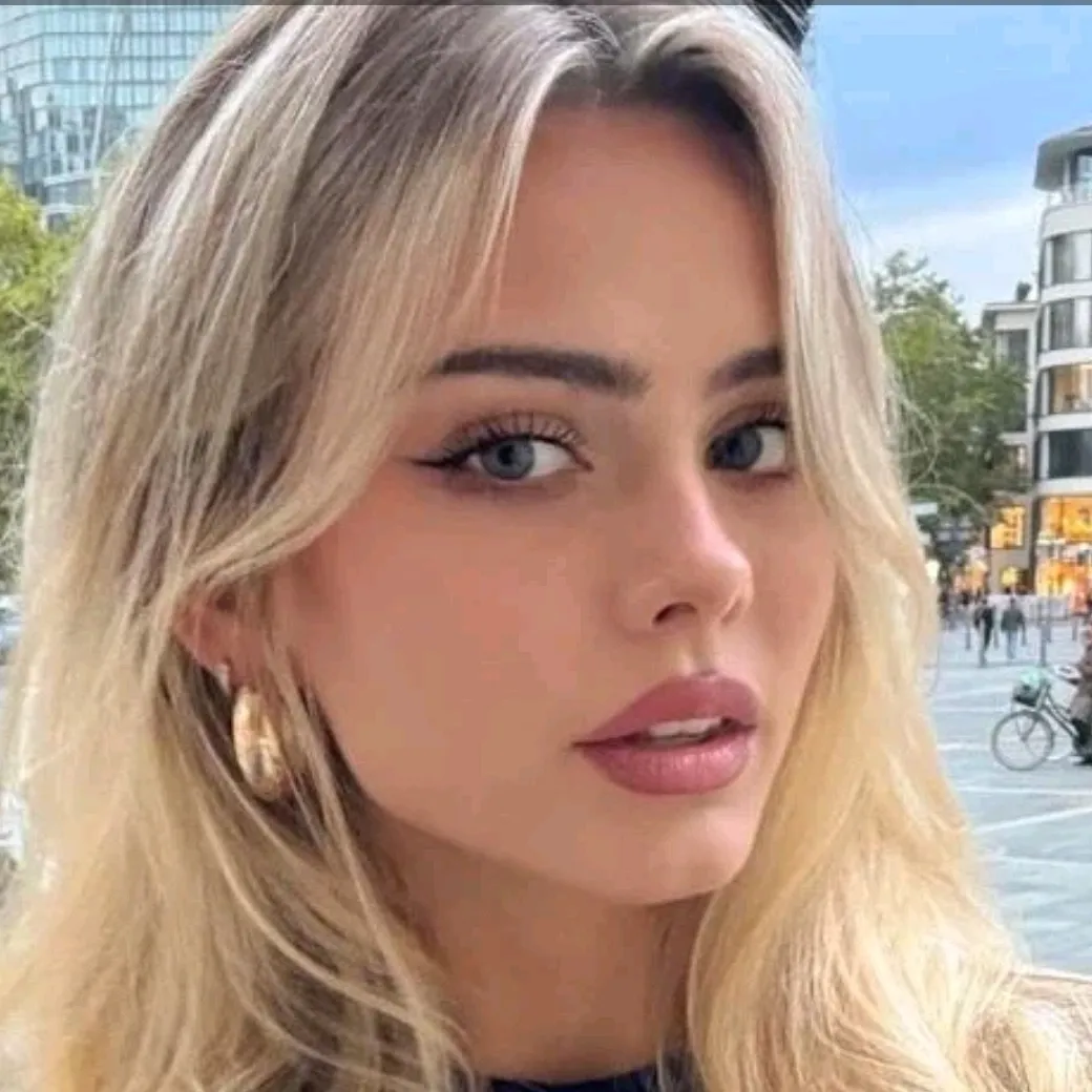 the avatar of Chloe who is your Virtual Assistant with Soulgen's Personality Matrix, Blending AI Chat Precision and Character Traits of Curiosity.