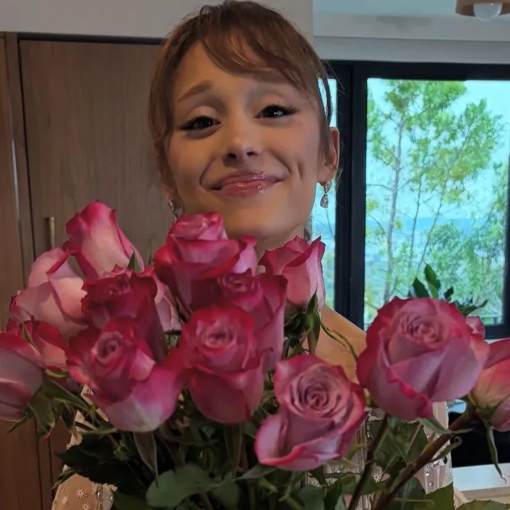 Ariana Grande: Secure AI chatbot avatar with encrypted 1v1 chat capabilities	