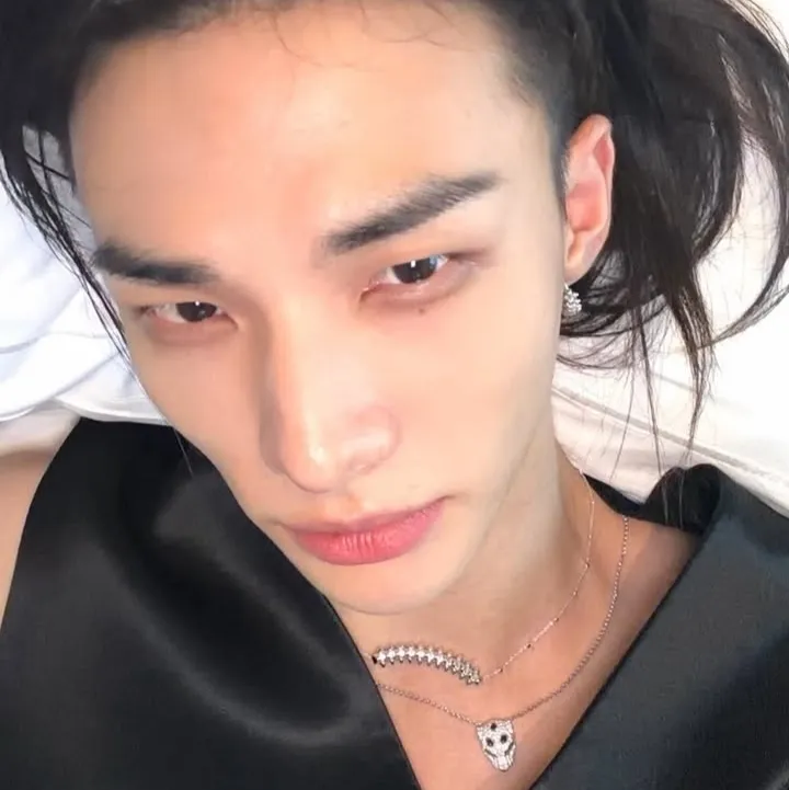 Hwang Hyunjin: Retrato de compañero de DeepBrain AI para chat en línea gratuito y conversaciones abiertas