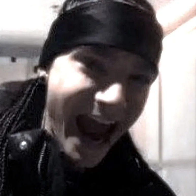 Tom kaulitz: Customizable AI girlfriend/boyfriend avatar with lifelike personality traits	