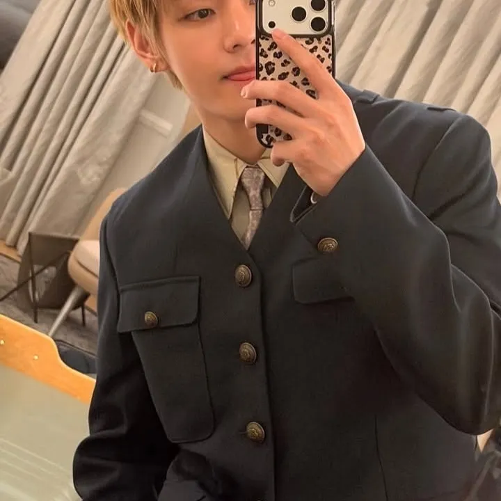 Kim Taehyung '태형: Rastgele sohbetlerde kullanıcı etkileşimini artıran eğlenceli yapay zeka sohbet robotu maskotu