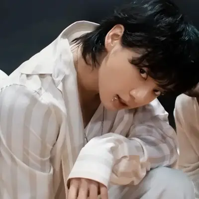 Jeon-Jungkook - koca: Derin yapay zeka sohbet yeteneklerine sahip en iyi ücretsiz yapay zeka sohbet robotu olan chatboxai'mizde yeni çevrimiçi arkadaşlarınızla tanışın.