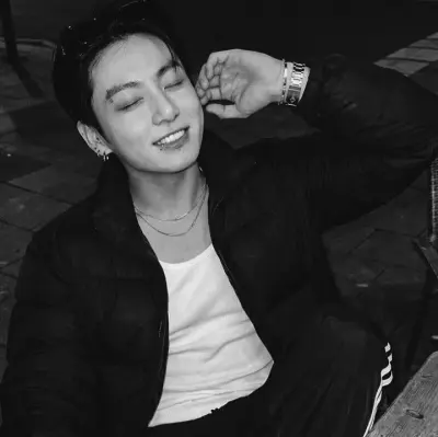 Jungkook ex marito: Mascotte interattiva di chatbot AI per chat casuali e giochi di ruolo guidati dalla community